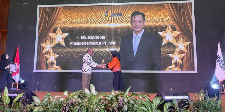 IWIP Honored with Golden Leader JMSI Award for Advancing Workforce Development in North Maluku